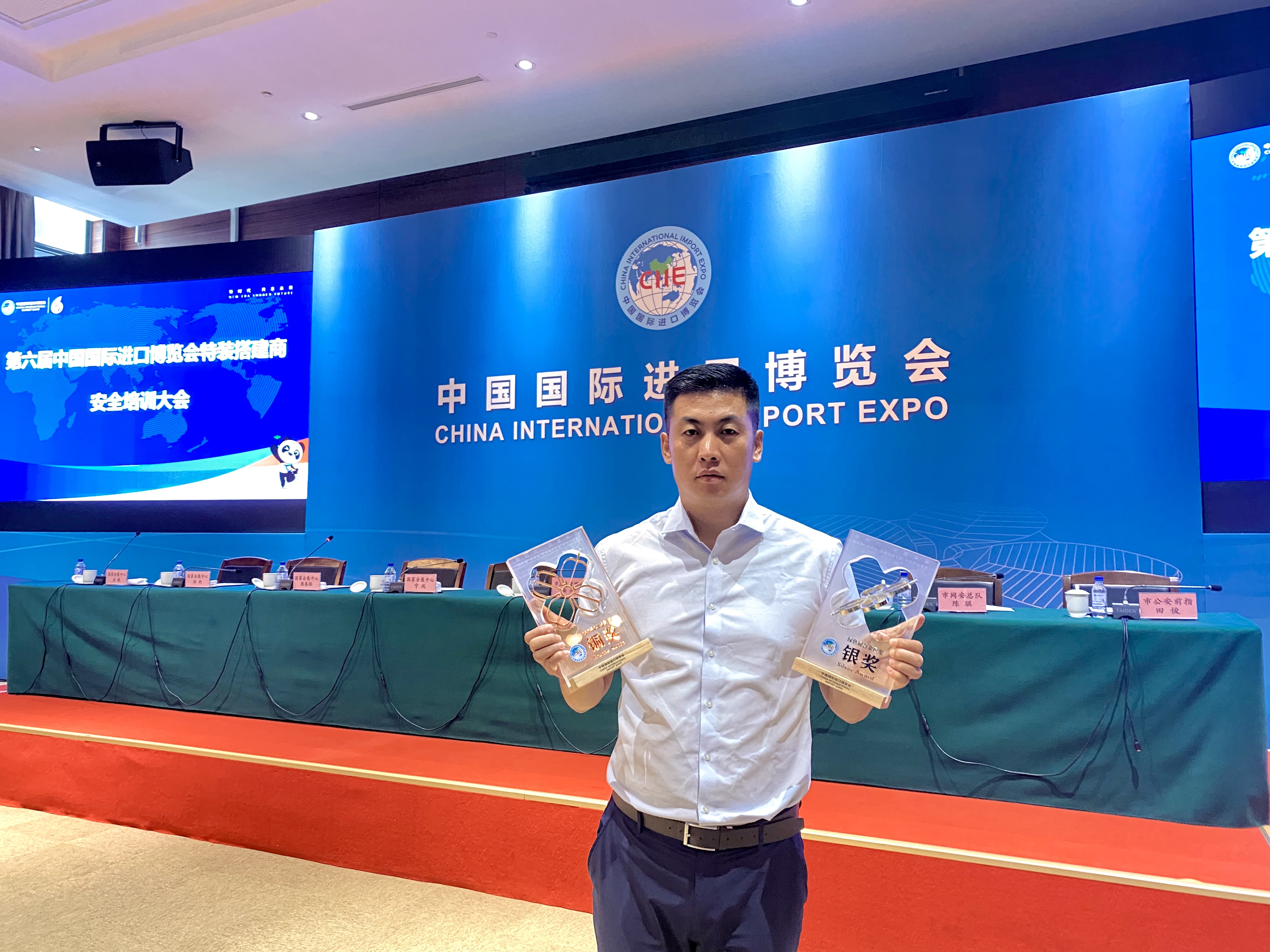 新金矩荣获第六届进博会展台银奖铜奖
